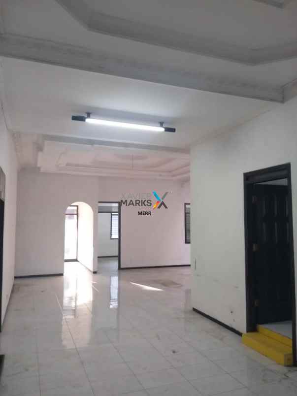 dijual rumah hitung tanah di manyar jaya best lokasi