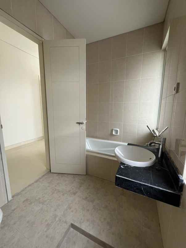 dijual rumah imperial golf pakuwon indah