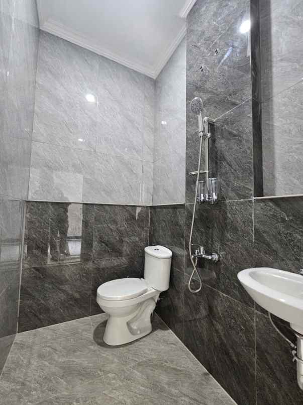dijual rumah jalan batan raya tirtajaya