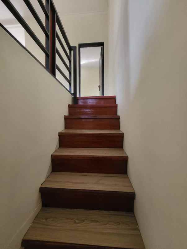 dijual rumah jalan derwati