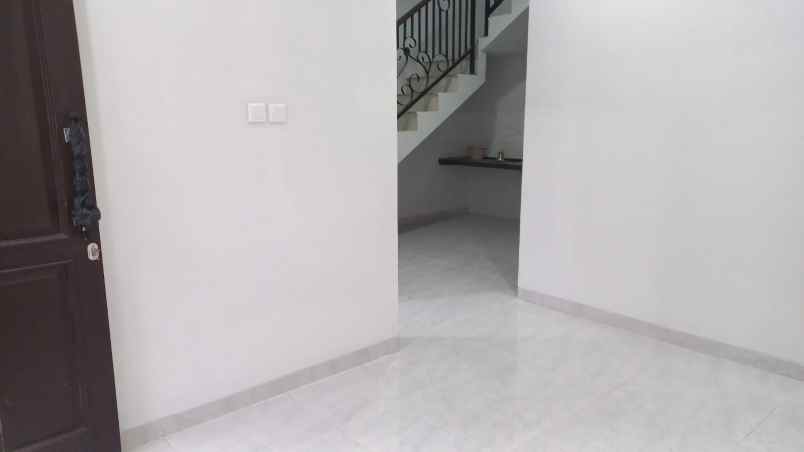 dijual rumah jalan h kocen