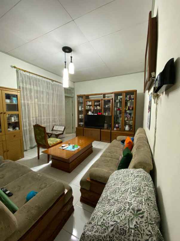 dijual rumah jalan jupiter margahayu raya