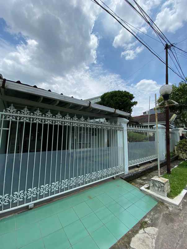 dijual rumah jalan jupiter margahayu raya