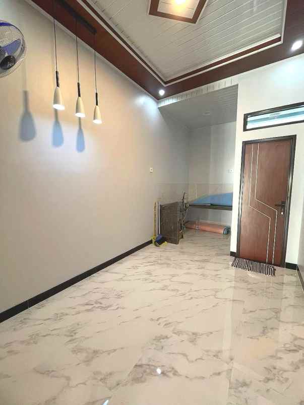 dijual rumah jalan raya arinda pondok aren