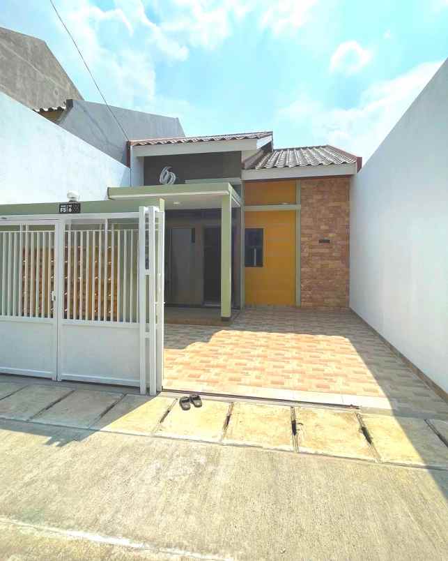 dijual rumah jalan raya arinda pondok aren