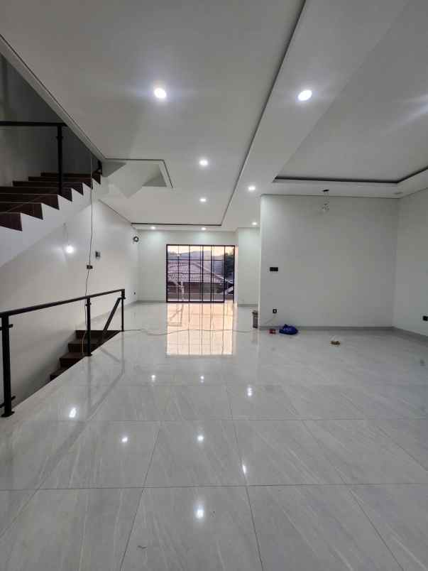 dijual rumah jalan raya cilandak