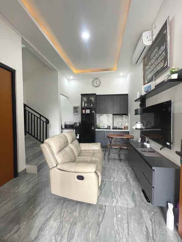 dijual rumah jalan raya parigi