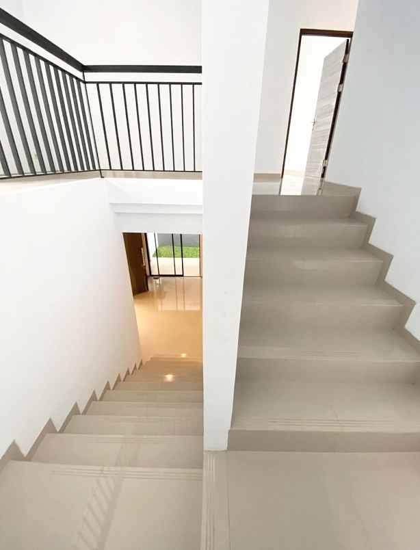 dijual rumah jalan raya pondok ranji