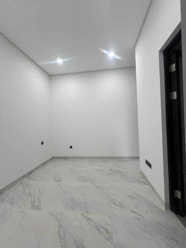 dijual rumah jalan woodland