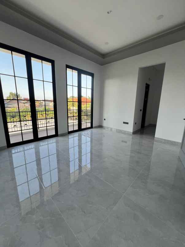 dijual rumah jalan woodland