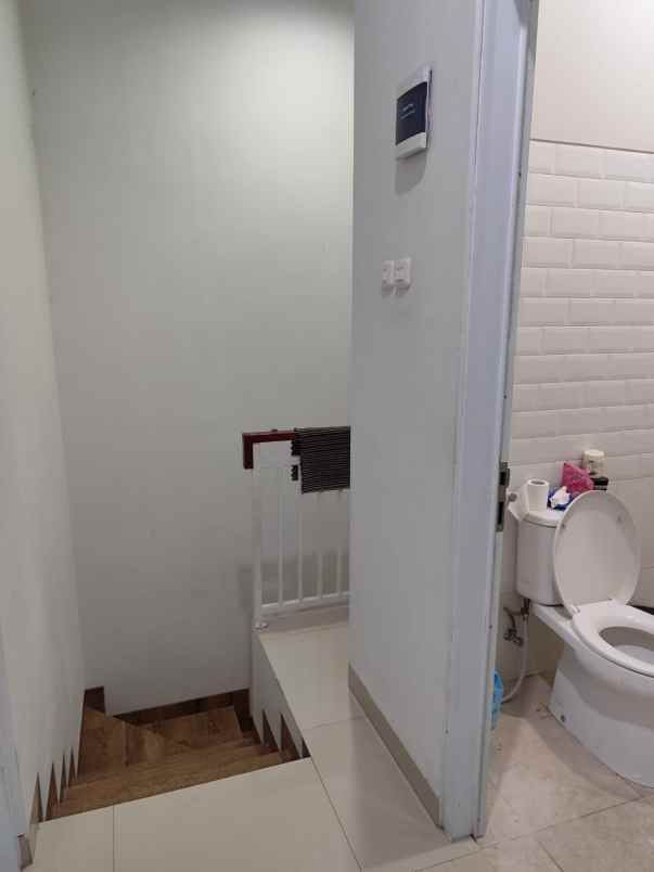 dijual rumah jl cicaranten kulon