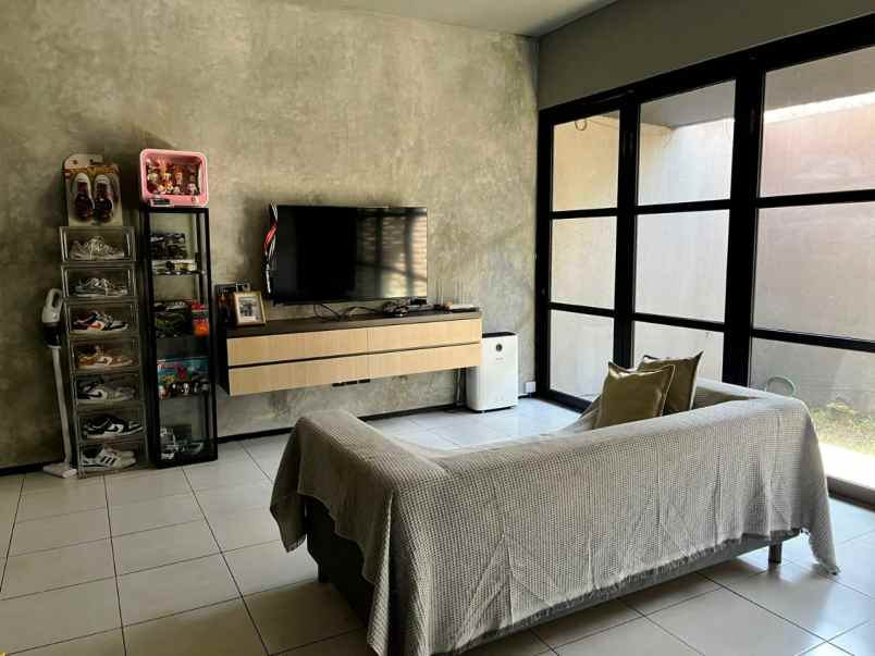 dijual rumah jl cisaranten wetan