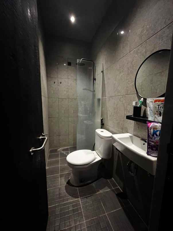 dijual rumah jl cisaranten wetan