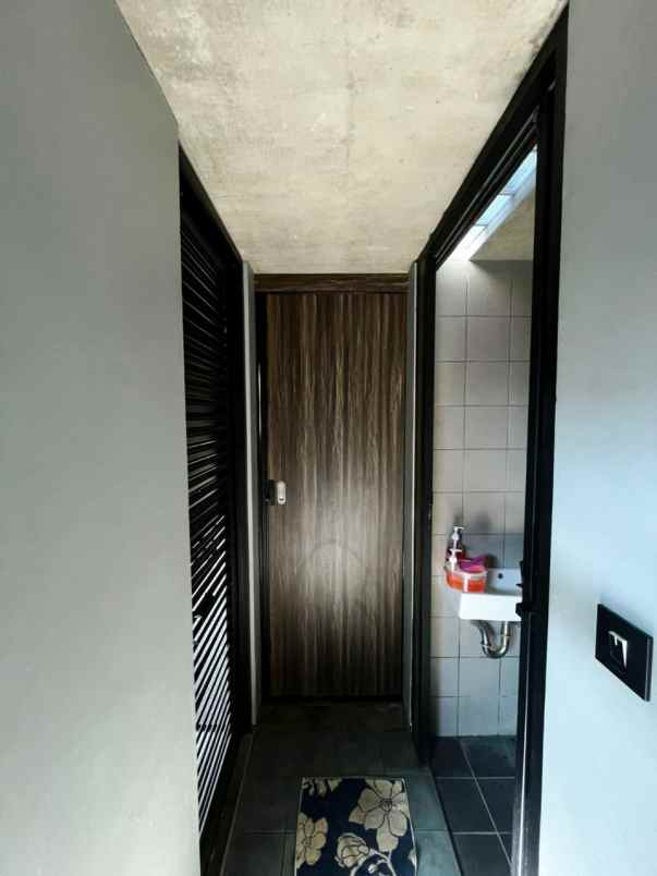 dijual rumah jl cisaranten wetan