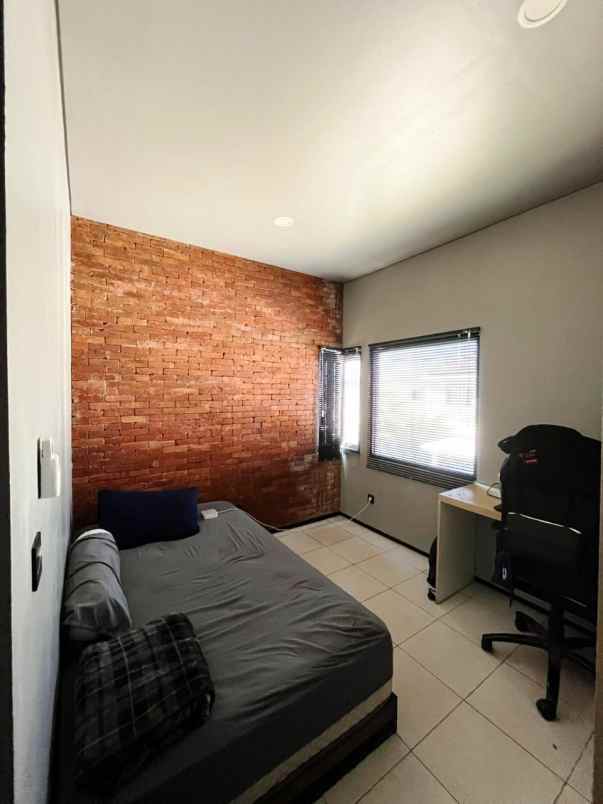 dijual rumah jl cisaranten wetan