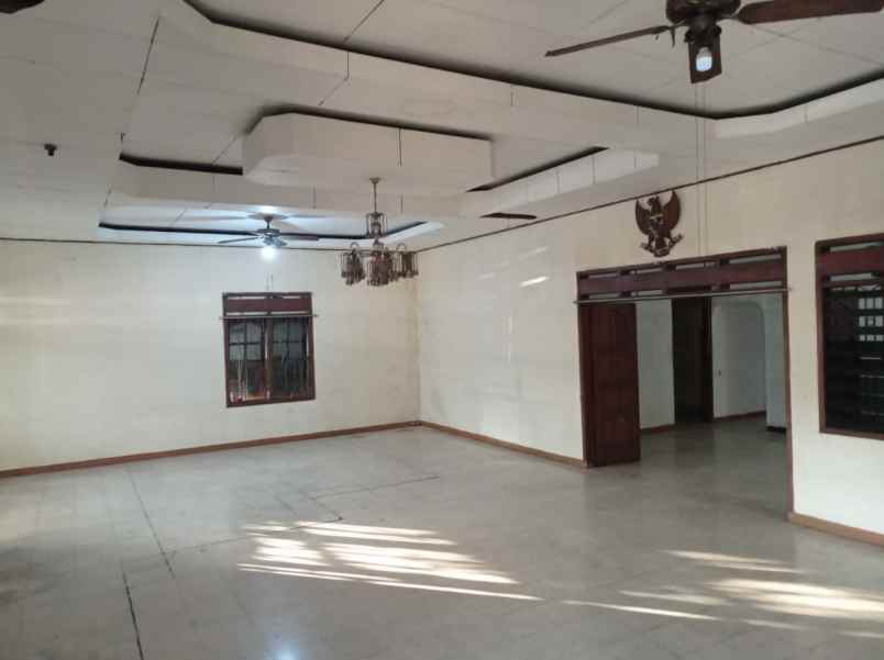 dijual rumah jl jadi kedungrejo