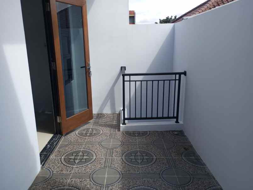 dijual rumah jl kalisari 3 cijantung