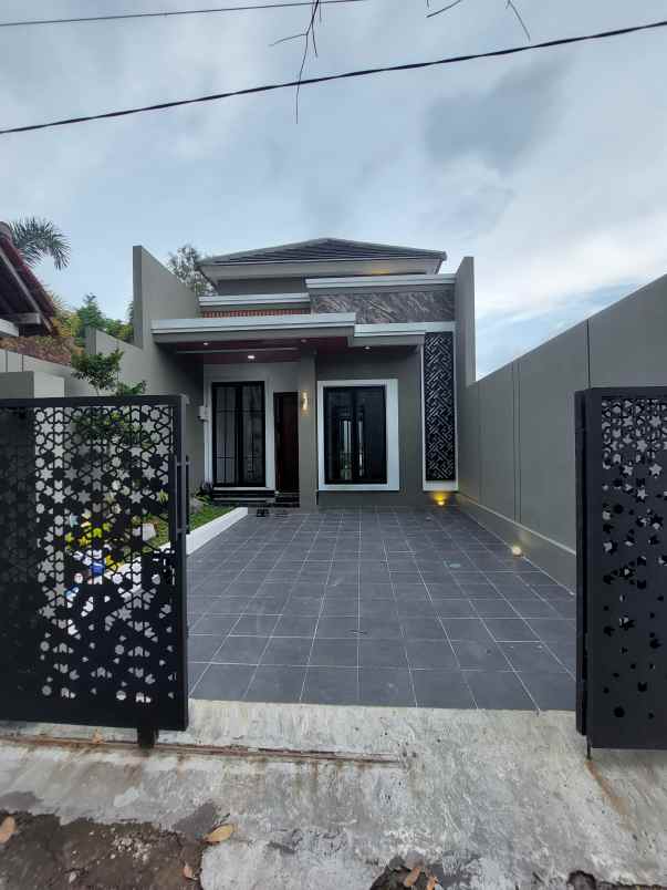 dijual rumah jl kaliurang km 12 5