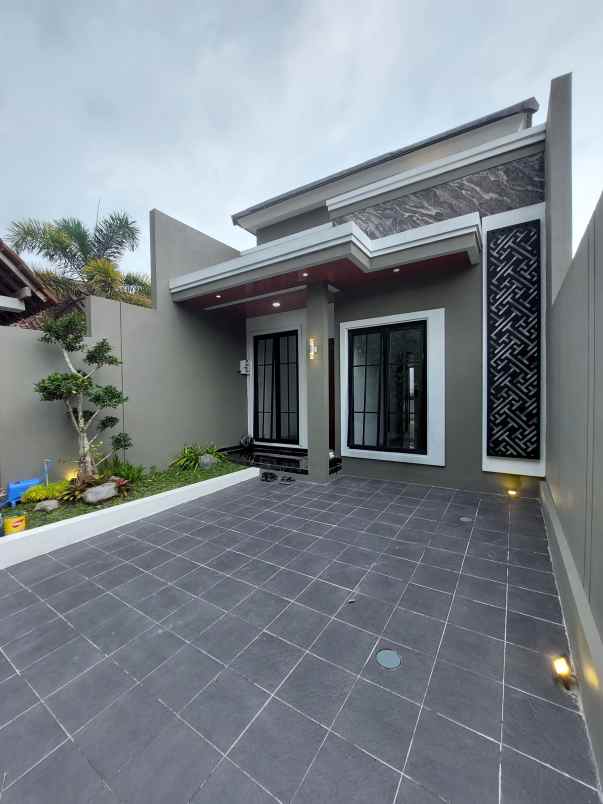 dijual rumah jl kaliurang km 12 5