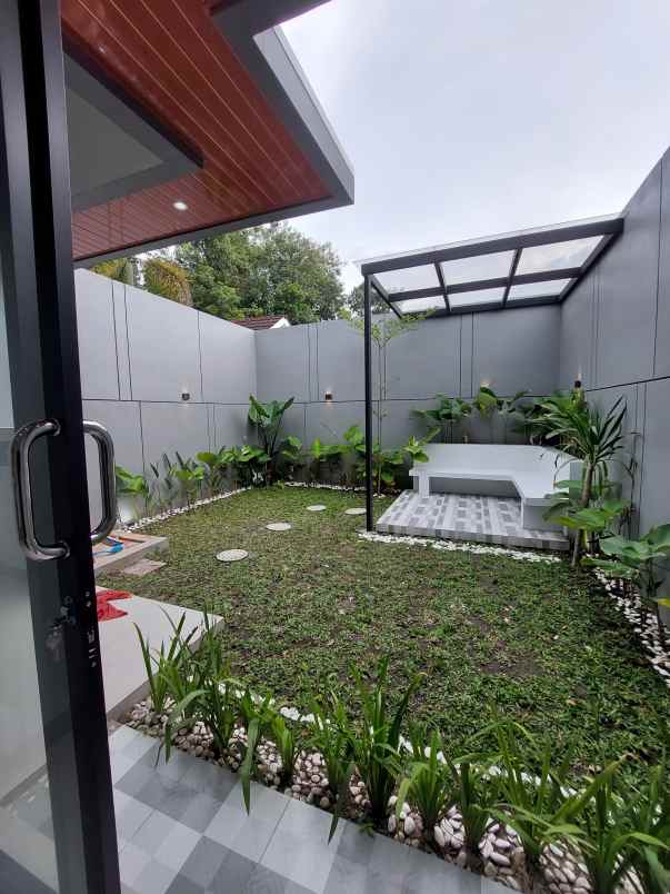 dijual rumah jl kaliurang km 12 5