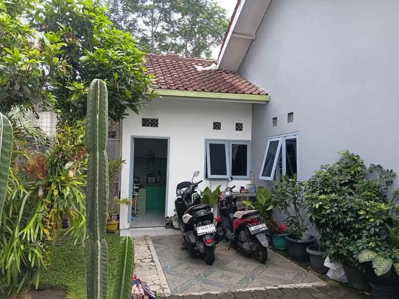 dijual rumah jl kamarung