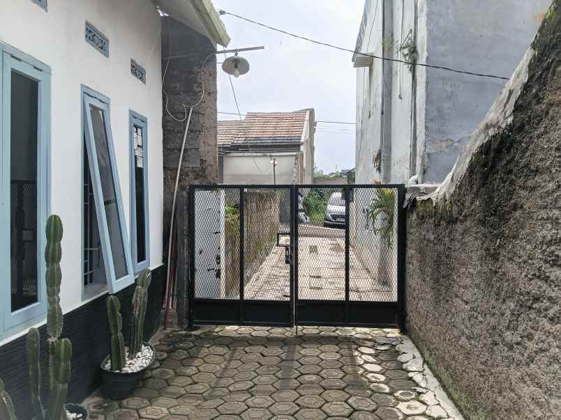 dijual rumah jl kamarung