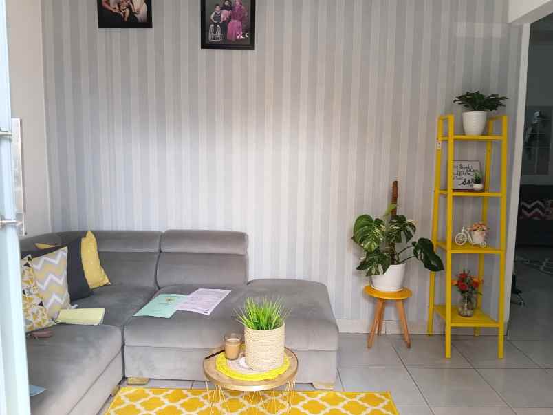 dijual rumah jl kamarung