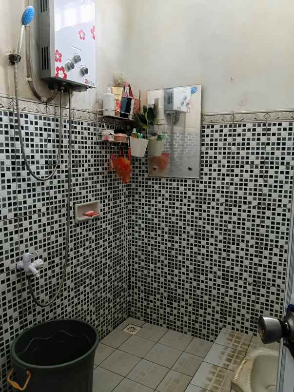 dijual rumah jl kamarung