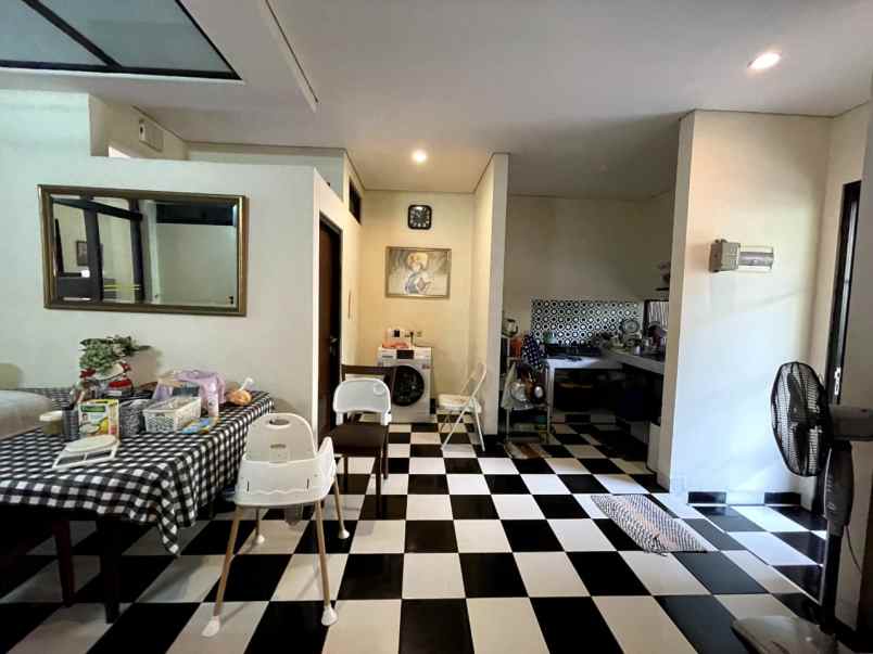 dijual rumah jl karang tengah raya