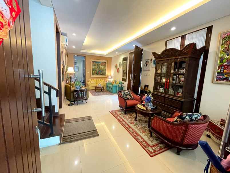 dijual rumah jl karang tengah raya