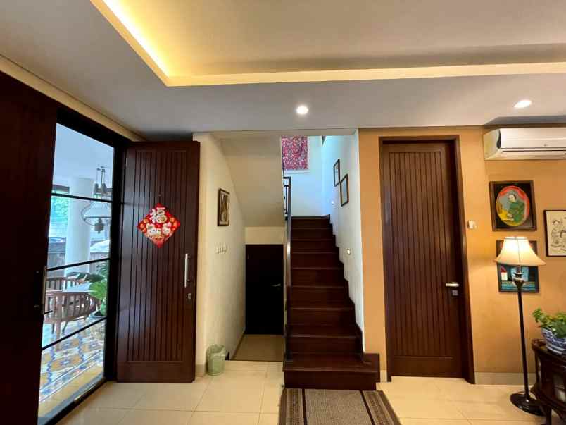 dijual rumah jl karang tengah raya