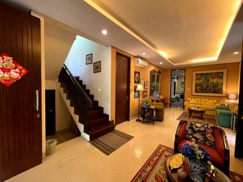 dijual rumah jl karang tengah raya