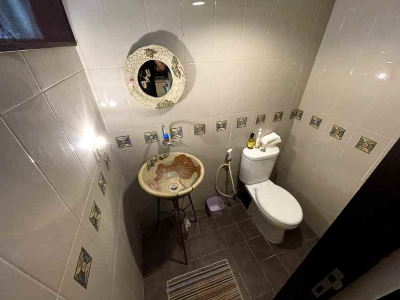 dijual rumah jl karang tengah raya
