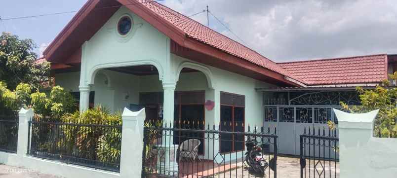 dijual rumah jl kelapa sawit