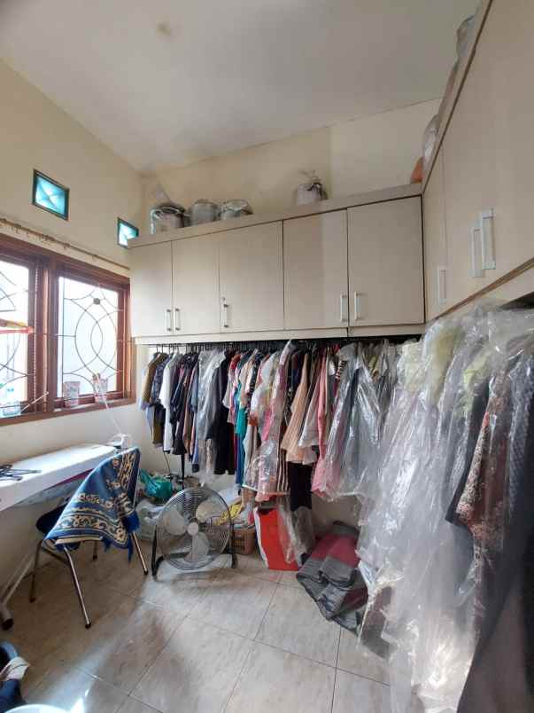 dijual rumah jl kelapa srengseng sawah