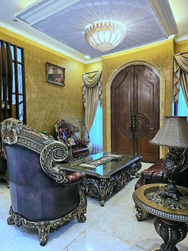 dijual rumah jl kiaracondong