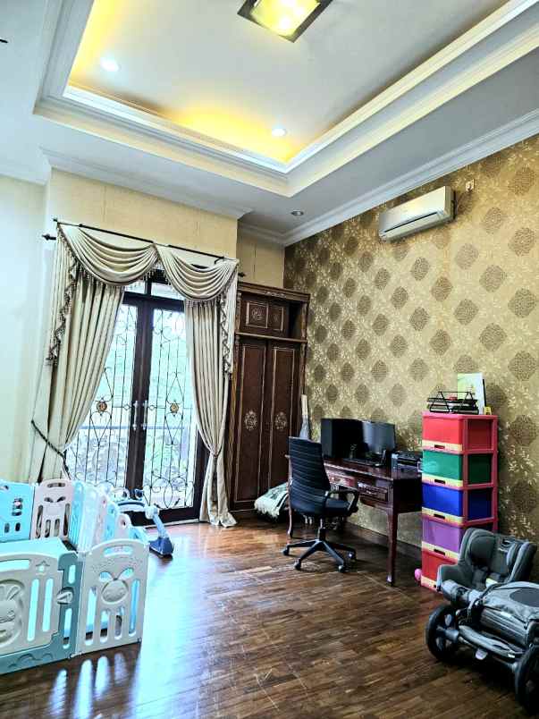 dijual rumah jl kiaracondong