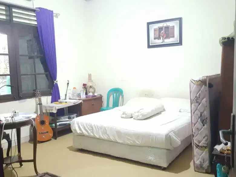 dijual rumah jl komplek auri