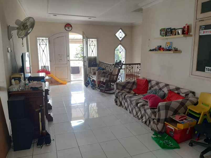 dijual rumah jl komplek bumi mas raya