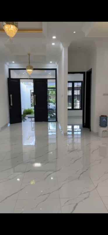 dijual rumah jl komplek perumahan