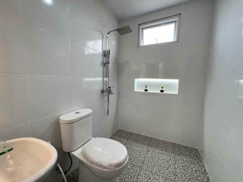 dijual rumah jl leuwinanggung tapos