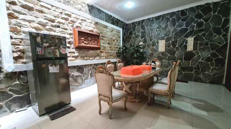 dijual rumah jl praja kebayoran lama jakarta selatab