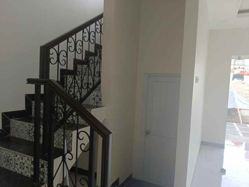 dijual rumah jl raya cilodong kalimulya