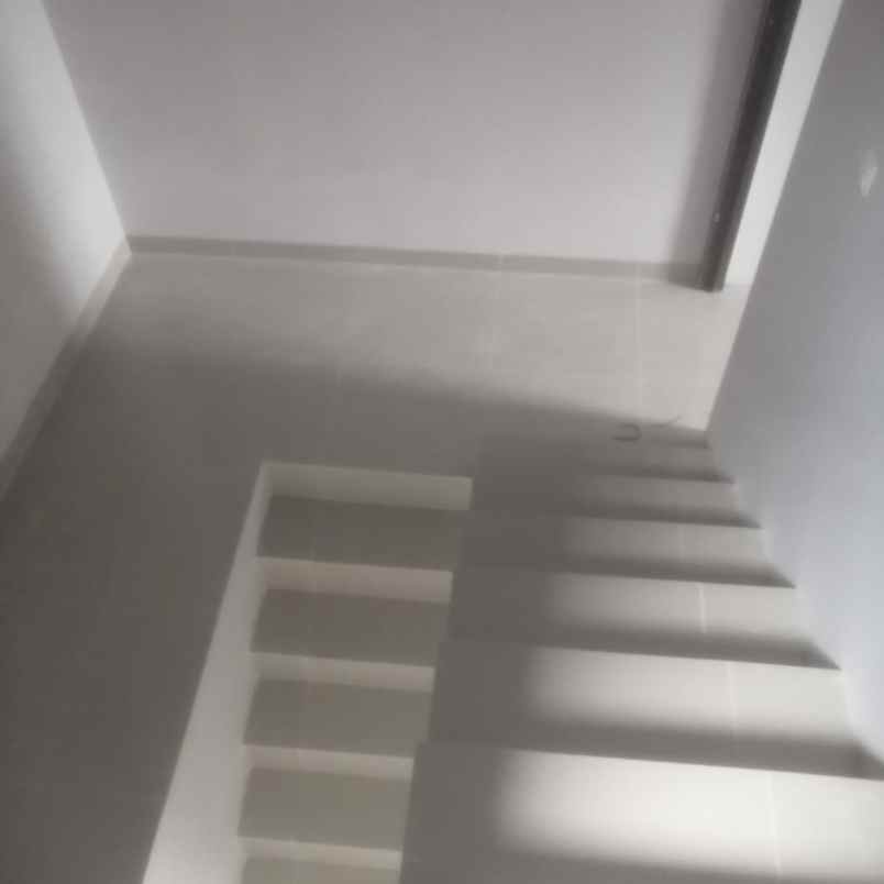 dijual rumah jl raya hankam jatiranggon