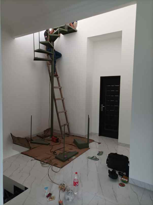 dijual rumah jl raya kalimalang duren