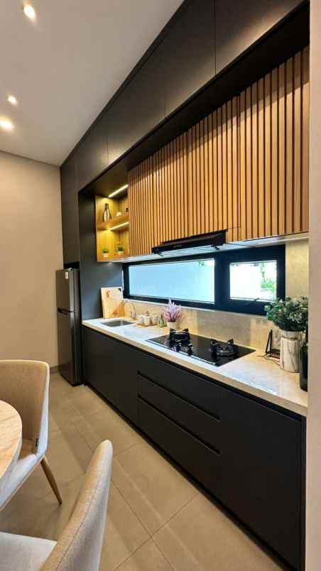 dijual rumah jl raya puspitek rt 01 rw