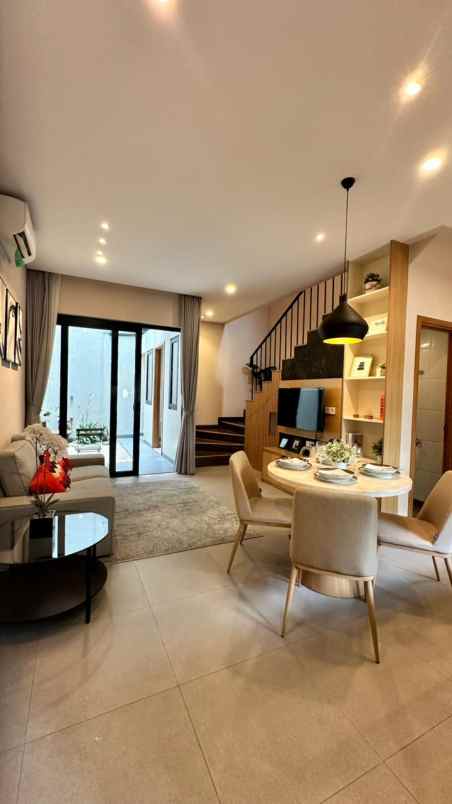 dijual rumah jl raya puspitek rt 01 rw