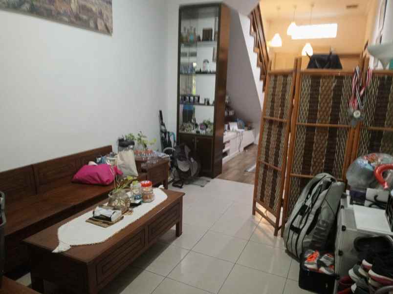 dijual rumah jl raya serpong teras