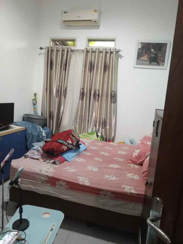 dijual rumah jl raya serpong teras