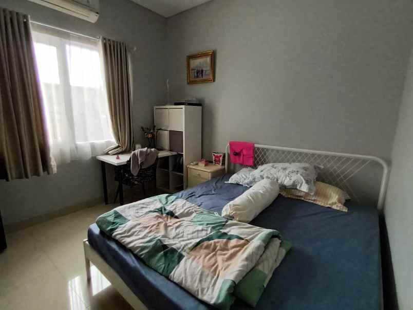 dijual rumah jl sariasih sarijadi sayap